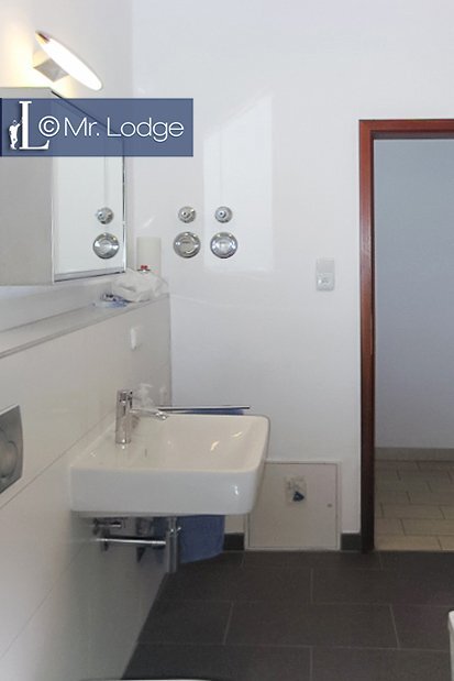 Ravna stran s spletno stranjo . 2 Sobe | München-Schwanthalerhöhe | 1702ML2 | Modernes Bad