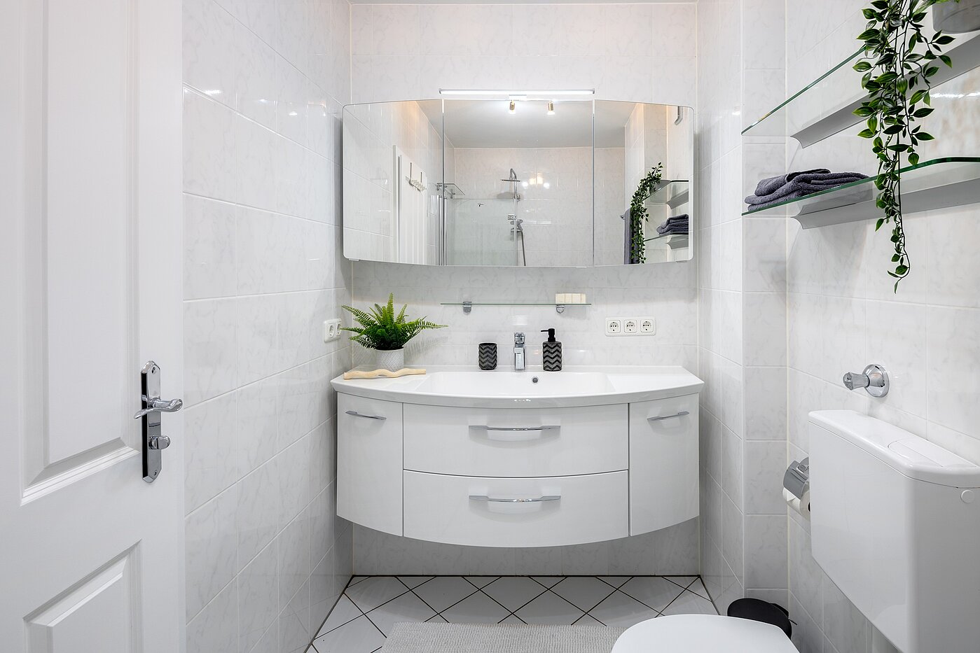 Плосък с 3 Стаи | München-Obergiesing | 70028 | ...neuem Waschtisch, Badewanne...