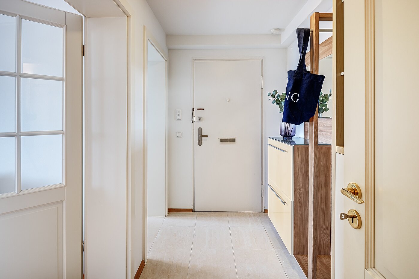 Таванско помещение с 2 Стаи | München-Au | 2209ML3 | Flur Blickrichtung Eingangstür