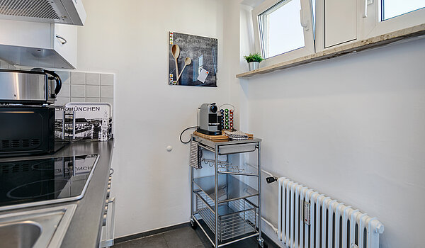 Ravna stran s spletno stranjo . 2 Sobe | München-Moosach | 70407 | Küche