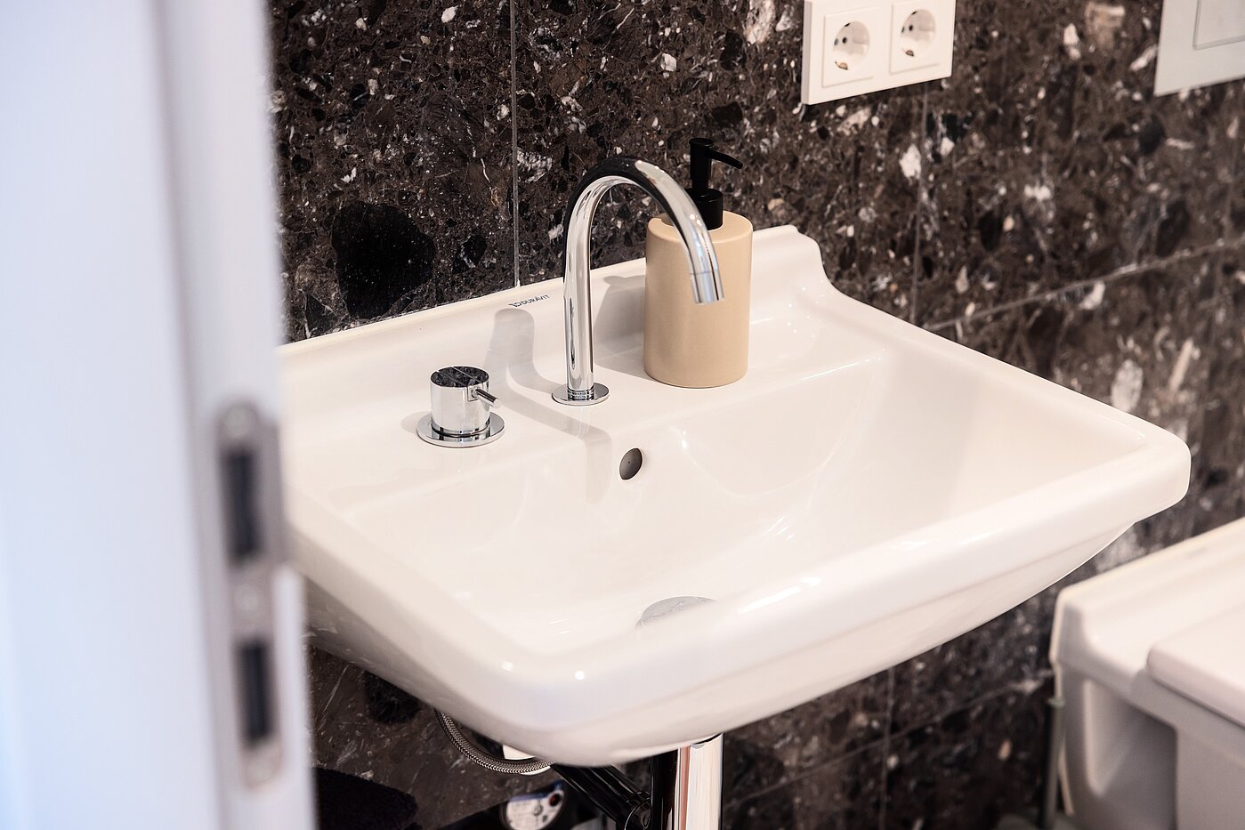 Ploché s 2 Izby | München-Schwabing | 70195 | ...Sanitärausstattung...