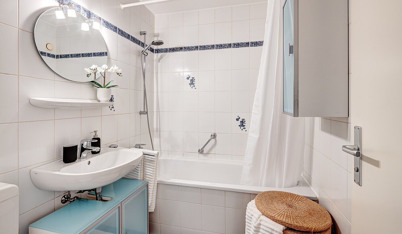 Düz ile 3.5 Odalar | Haar | 2201ML5 | Helles Bad mit Badewanne