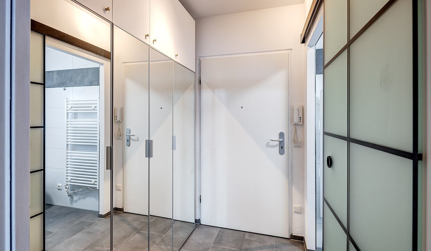 Apartment with 1 room | München-Milbertshofen | 70183 | Einbauschrank im Flur