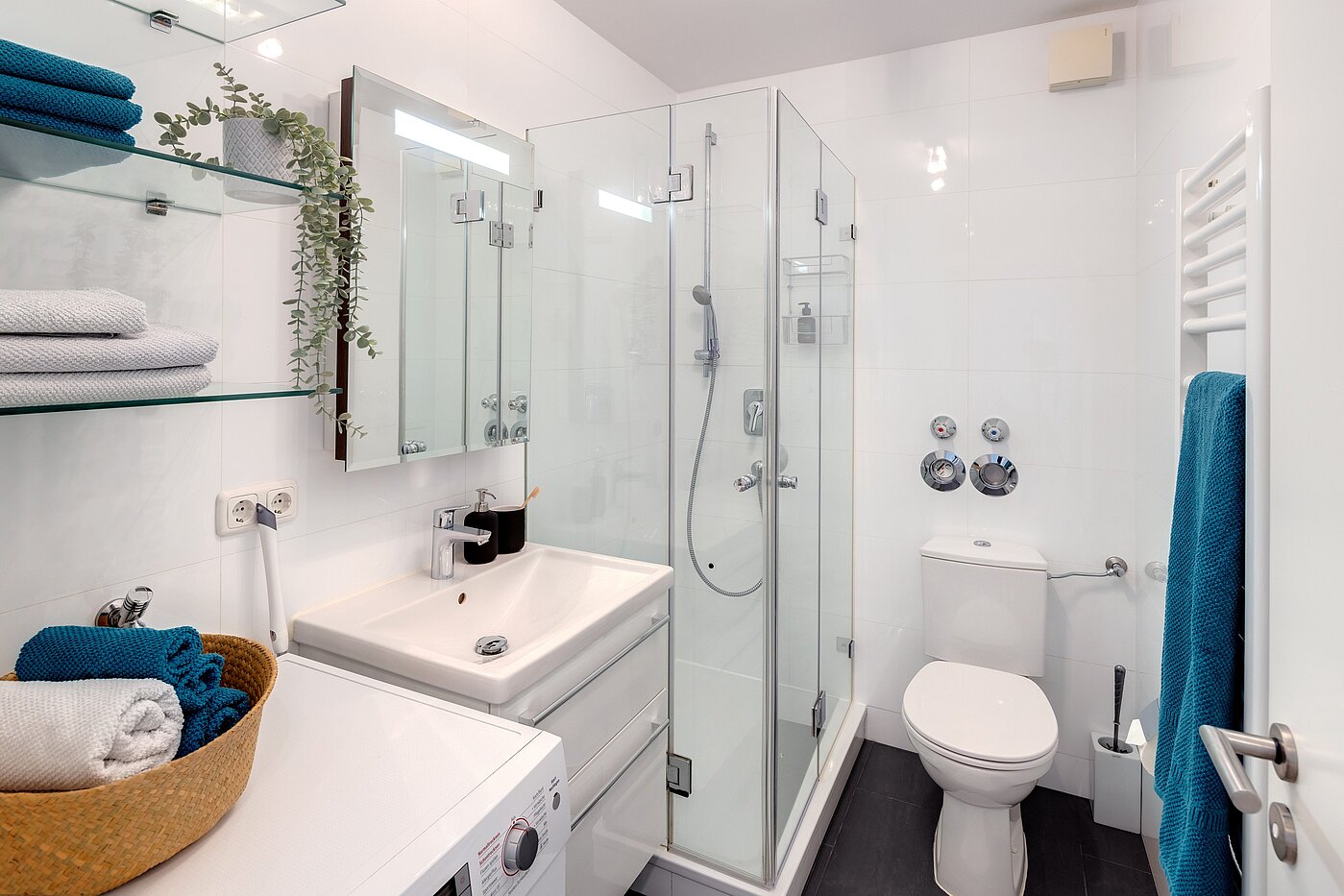 Плосък с 2 Стаи | München-Schwabing | 70013 | Modernes Duschbad...