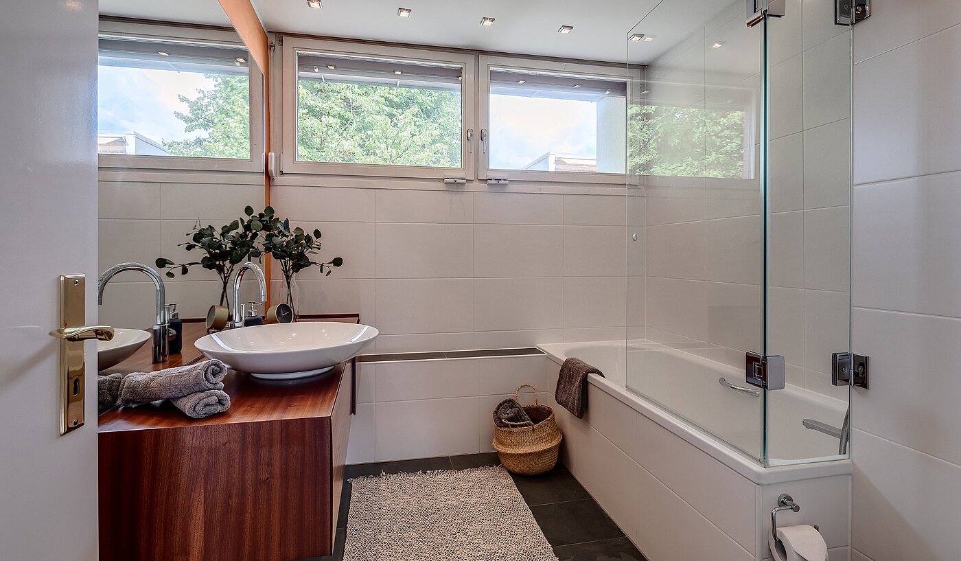 Ploché s 5.5 Izby | Weßling | 1907ML4 | Masterbad mit Tageslicht