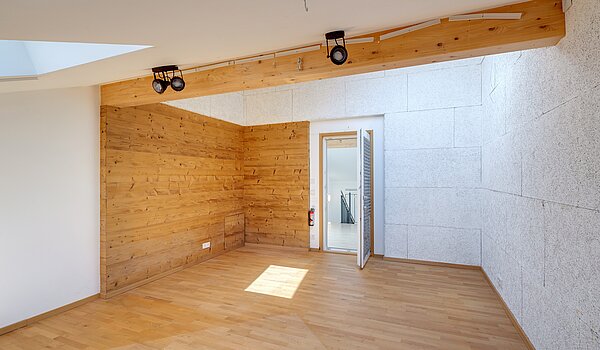 Különleges tulajdonság a  címen 8 Szobák | 70406 | Musikzimmer Dachgeschoss