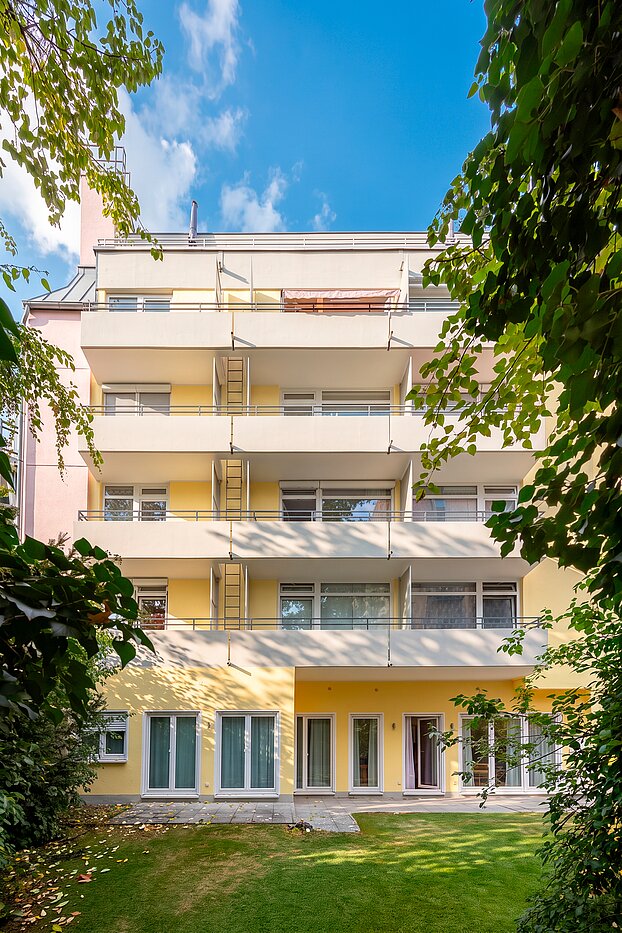 Stanovanje v pritličju s spletno stranjo . 4 Sobe | München-Neuhausen | 70471