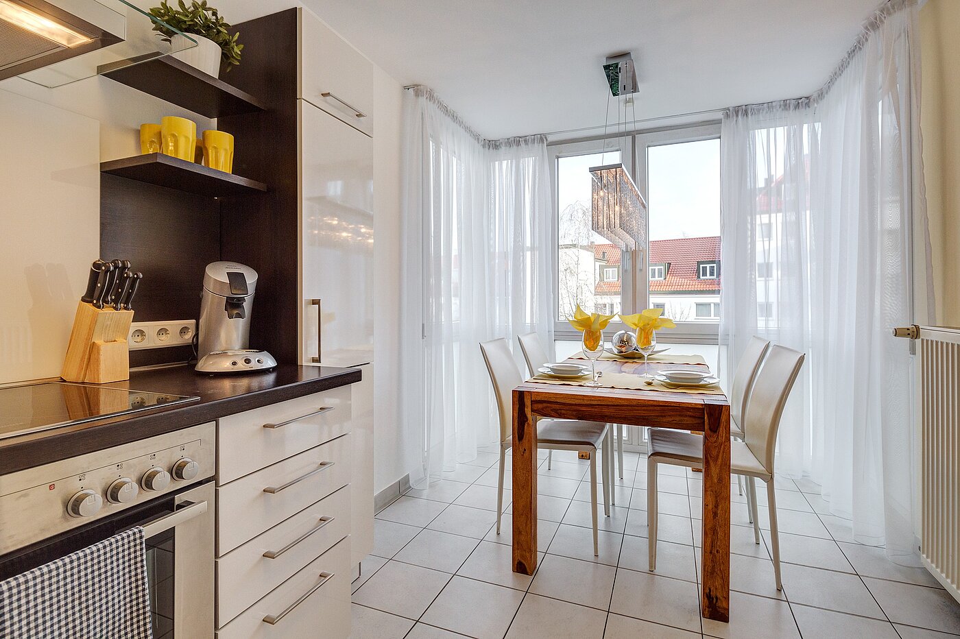 Ravna stran s spletno stranjo . 2 Sobe | München-Schwabing | 70102 | ...mit Platz zum essen