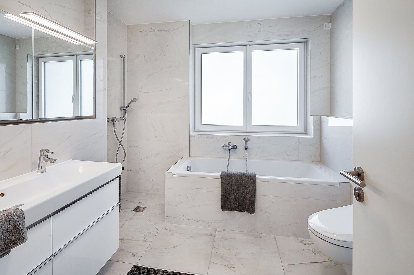 Dvojdomek s 6 Pokoje | München-Pasing | 2007ML5 | Masterbad mit Dusche u. Wanne