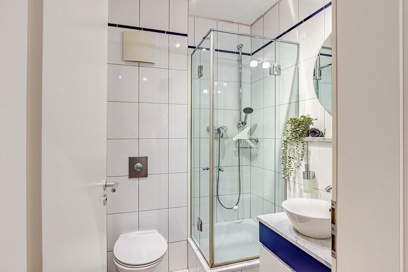 Lapos a  címen 3 Szobák | München-Neuhausen | 70489 | Separates Duschbad