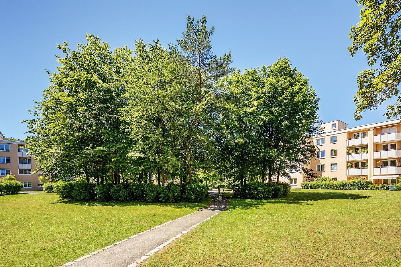 Stanovanje v pritličju s spletno stranjo . 4.5 Sobe | München-Perlach | 2003ML6 | Gepflegte Außenanlagen