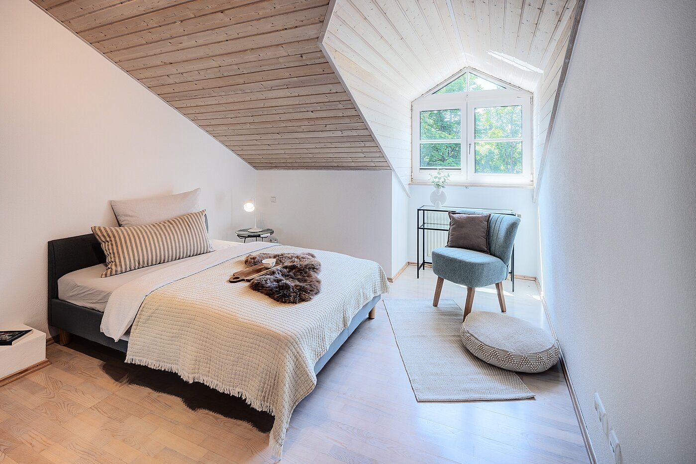 Плосък с 2 Стаи | München-Thalkirchen | 70241 | Helles Schlafzimmer...