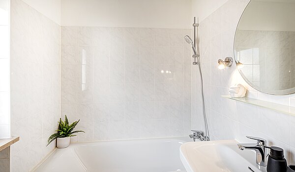 Центральний будинок з терасою з 5 Кімнати | Unterschleißheim | 70187 | ...mit Badewanne