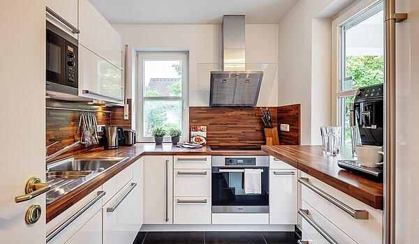 Lapos a  címen 3 Szobák | München-Harlaching | 2108ML3 | Küche mit Einbauküche...