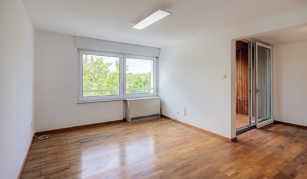 Lapos a  címen 2 Szobák | München-Hadern | 70410 | Geräumiges Wohnzimmer