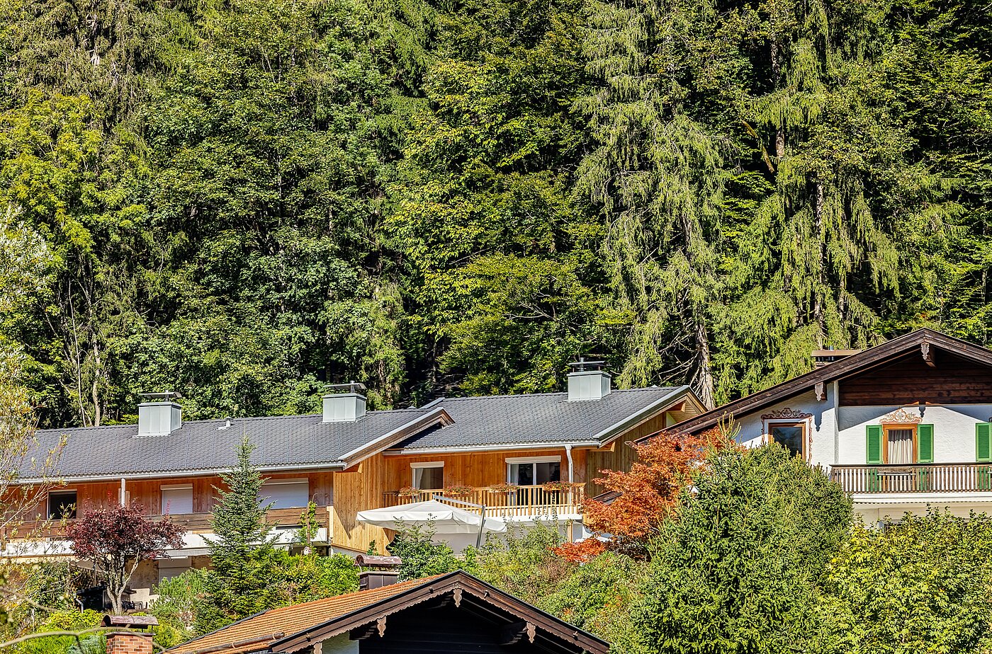 Rohový řadový dům s 3 Pokoje | Kreuth | 70037 | Blick auf das Reihenendhaus