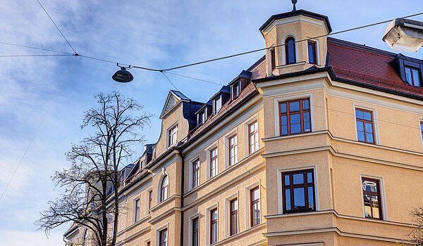 Lapos a  címen 2 Szobák | München-Isarvorstadt | 703031 | Erker mit Volutengiebeln