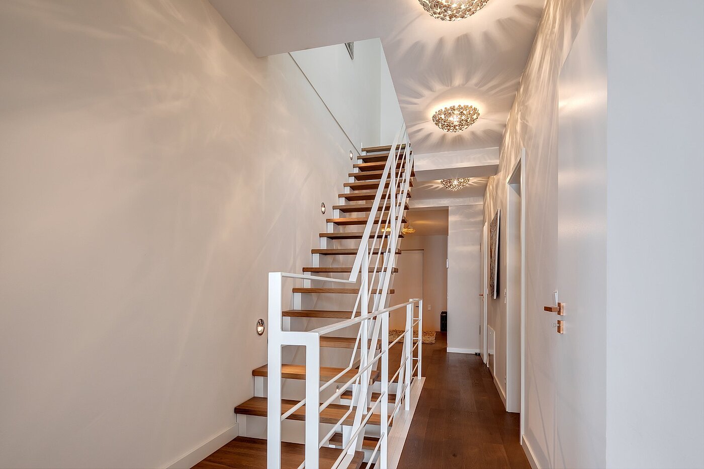Plat met 5 Kamers | München-Maxvorstadt | 1807ML1 | Treppe ins Obergeschoß