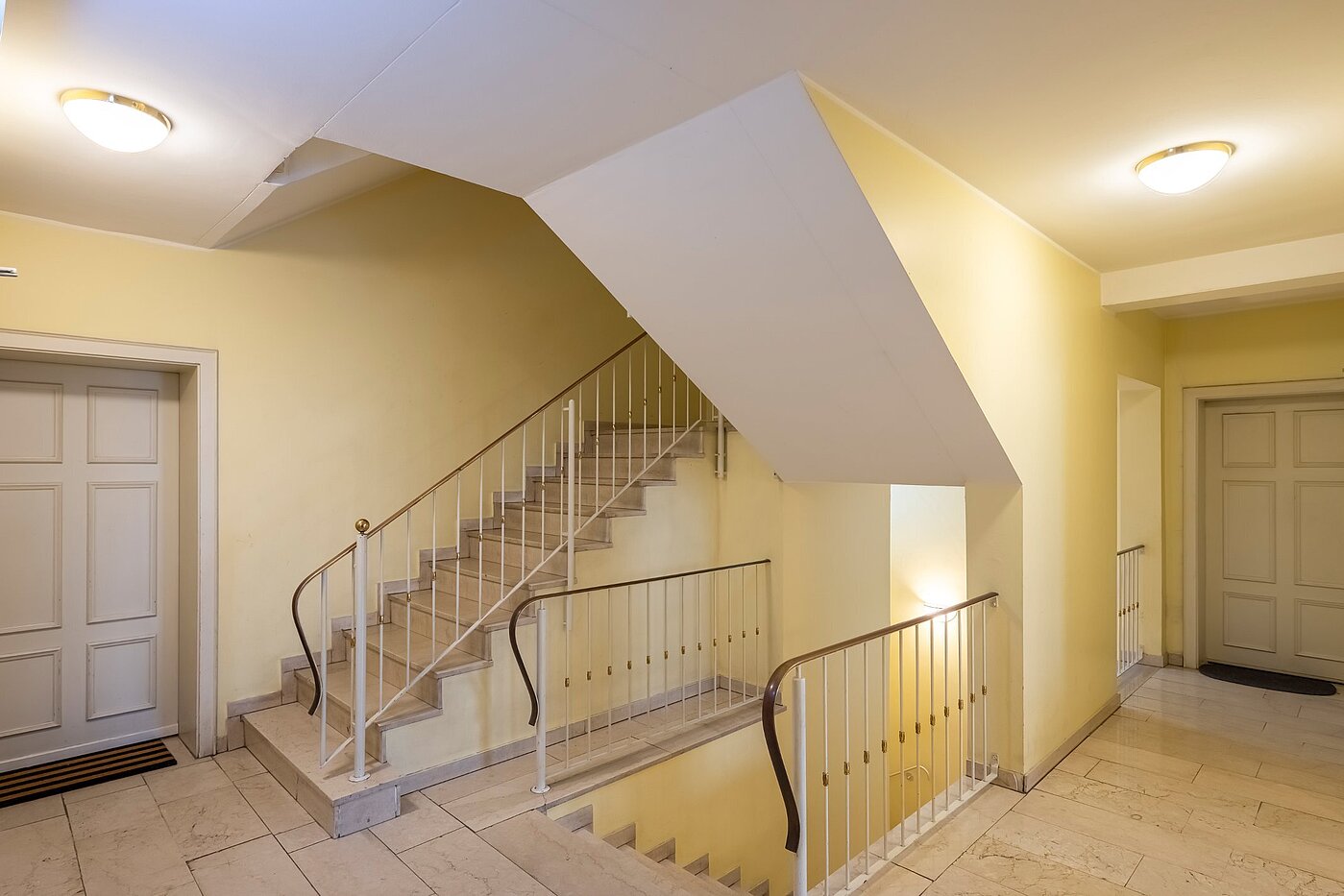 Плосък с 1 Стая | München-Ludwigsvorstadt | 2108ML5 | Treppenhaus