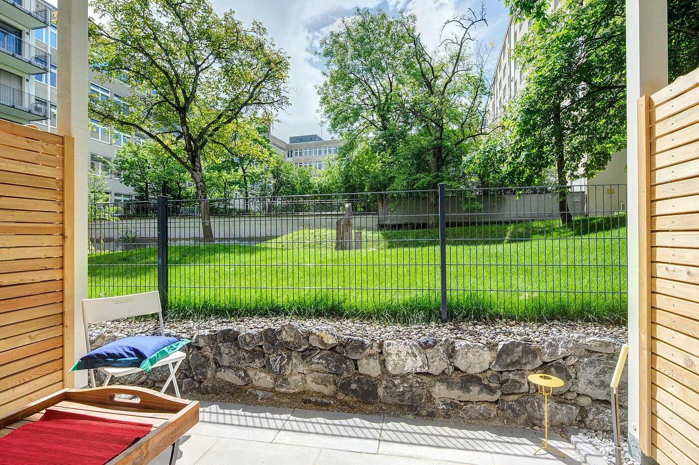 Ισόγειο διαμέρισμα με 1 Δωμάτιο | München-Bogenhausen | 2301ML3 | Terrasse mit Ausblick im Sommer
