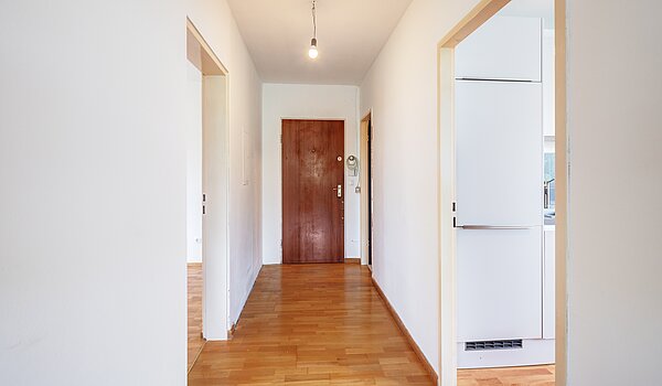 Lapos a  címen 2 Szobák | München-Hadern | 70410 | Flur Blickrichtung Eingang