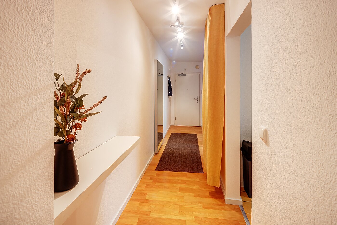 Flad med 2.5 Værelser | München-Isarvorstadt | 70121 | Flur Richtung Eingang