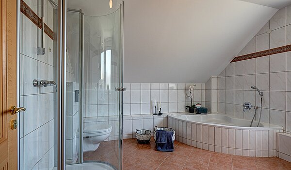 Плоский з 5 Кімнати | München-Aubing | 1804ML3 | Bad im DG