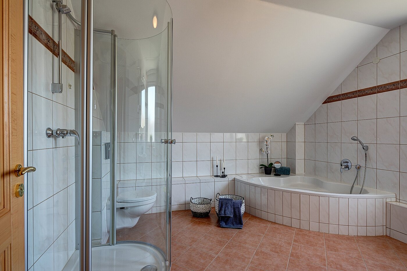 Ploché s 5 Pokoje | München-Aubing | 1804ML3 | Bad im DG