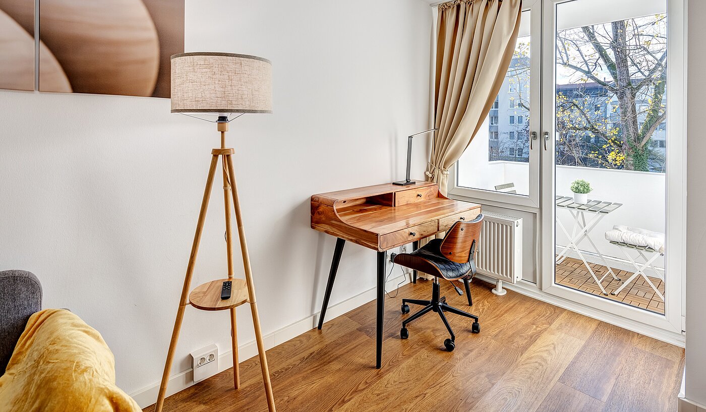 Apartment with 1 room | München-Milbertshofen | 70183 | Schreibtisch...