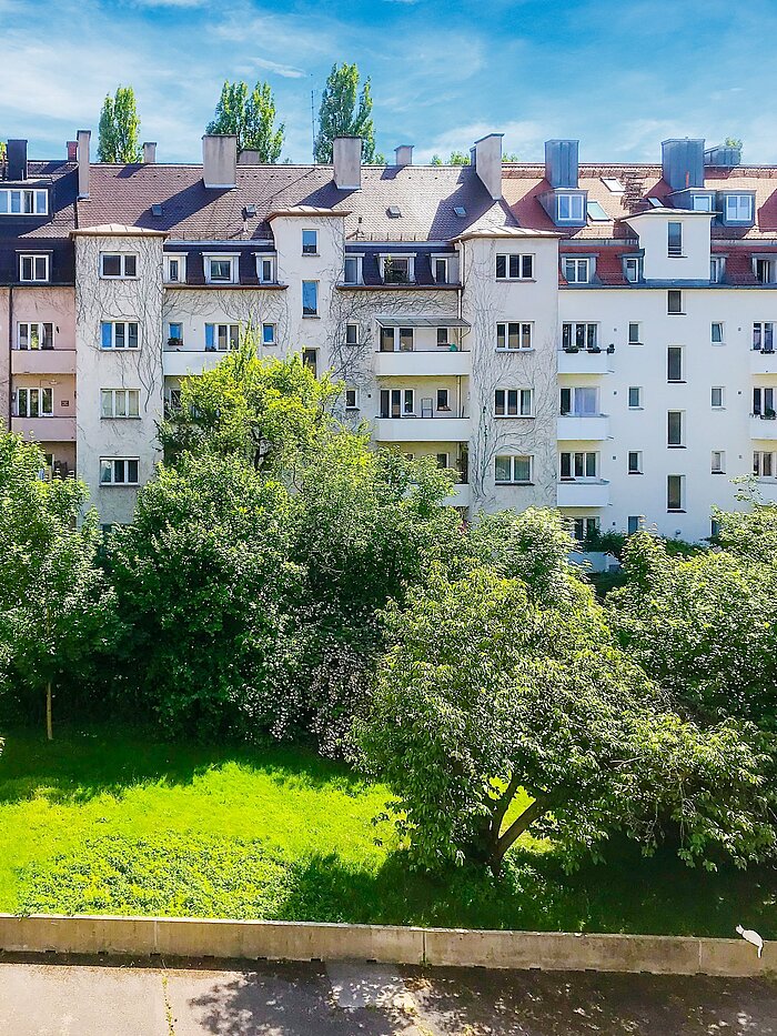 Flad med 3 Værelser | München-Schwabing | 2006ML4 | ...Balkon in den ruhigen Hof