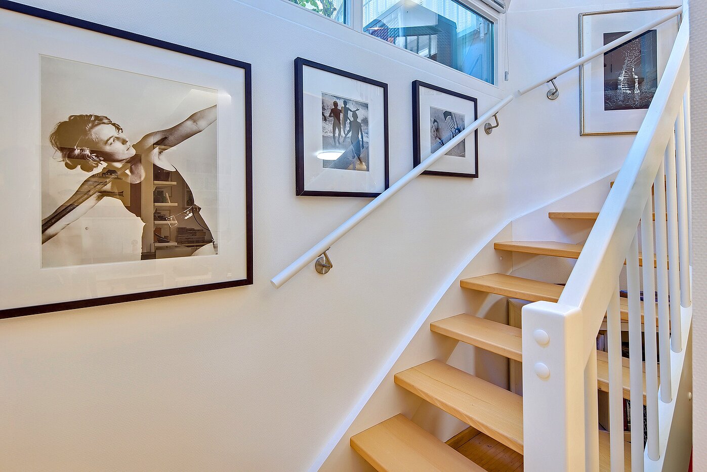 Lejlighed i stueetagen med 2 Værelser | München-Obermenzing | 70280 | Buchenholztreppe in das Studio