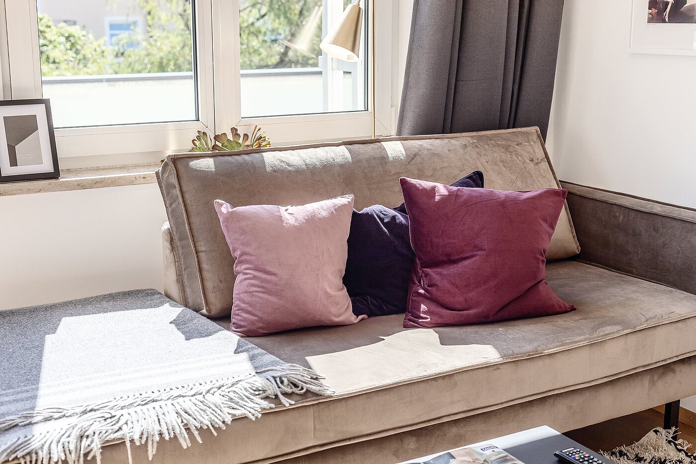 플랫 와 함께 1 방 | München-Neuhausen | 2010ML6 | ...mit gemütlicher Couch