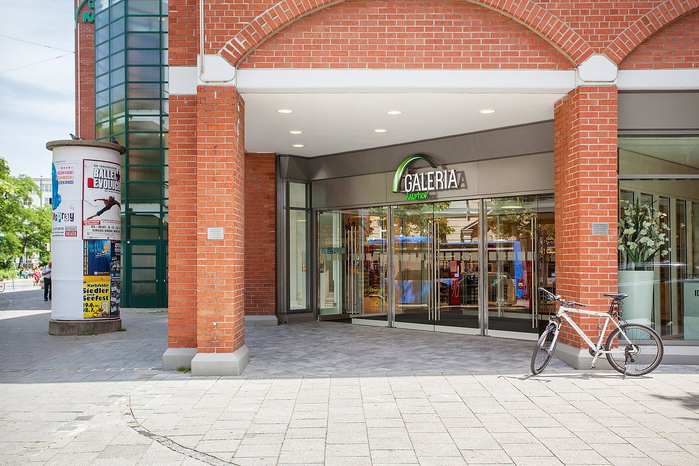 Lapos a  címen 2 Szobák | München-Neuhausen | 2012ML5 | Einkaufsmöglichkeiten ganz nah