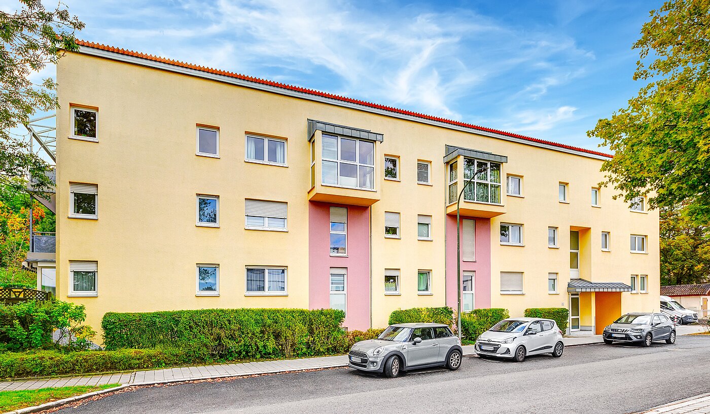 Flad med 2.5 Værelser | Eching | 70100 | Gebäudeansicht mit Erkern