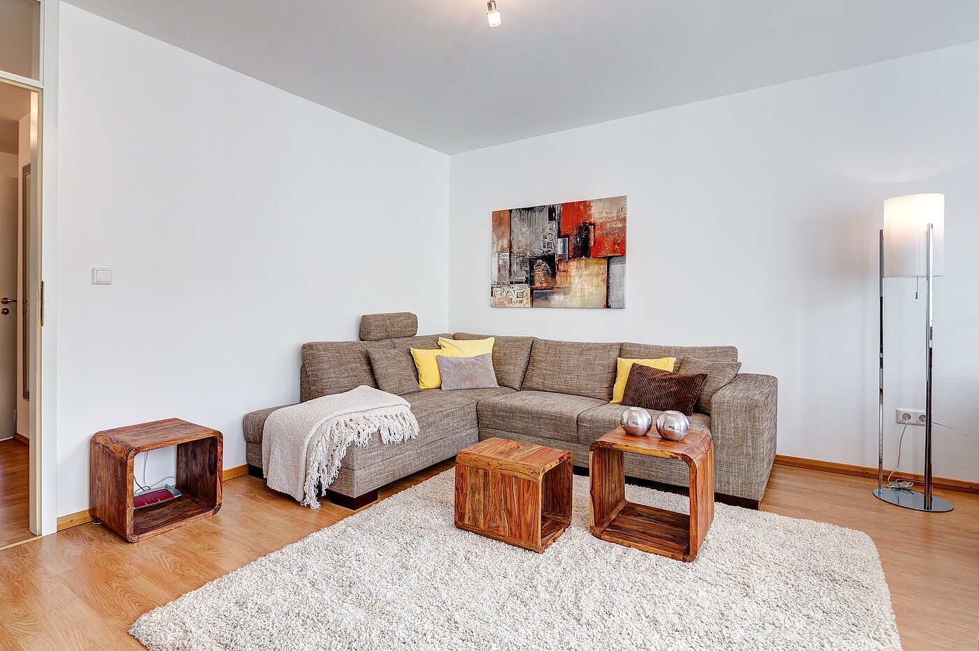 Ravna stran s spletno stranjo . 2 Sobe | München-Schwabing | 70102 | Gemütliches Wohnzimmer...