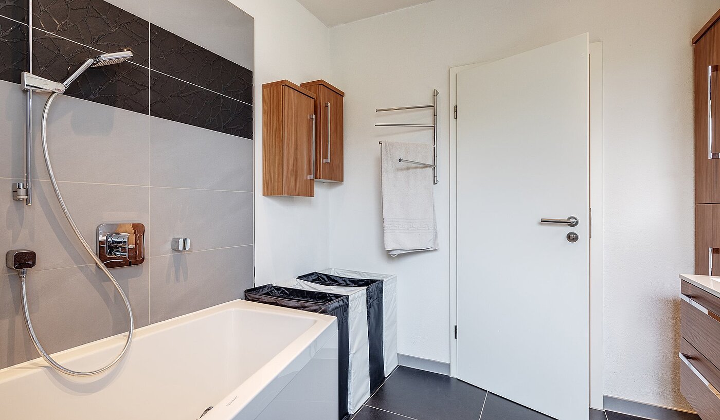 플랫 와 함께 3 객실 | Karlsfeld | 1904ML1 | ...Tageslichtbad