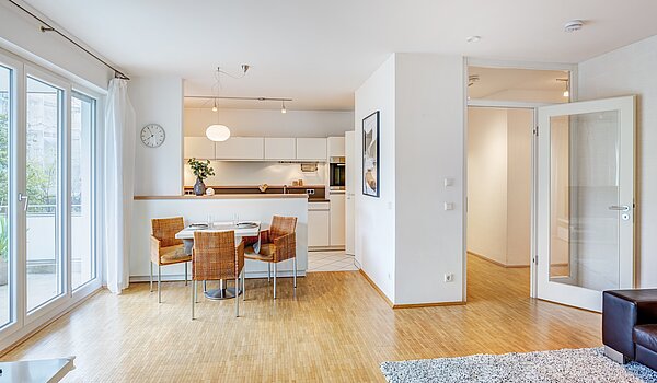 Lapos a  címen 3 Szobák | München-Neuhausen | 70489 | Blick zur Diele