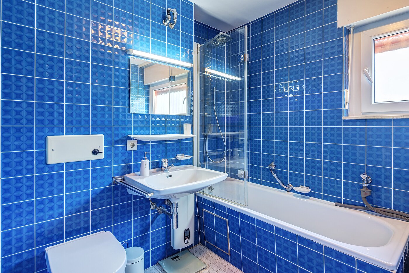 Lapos a  címen 2.5 Szobák | München-Hadern | 70393 | Badezimmer mit Wanne...