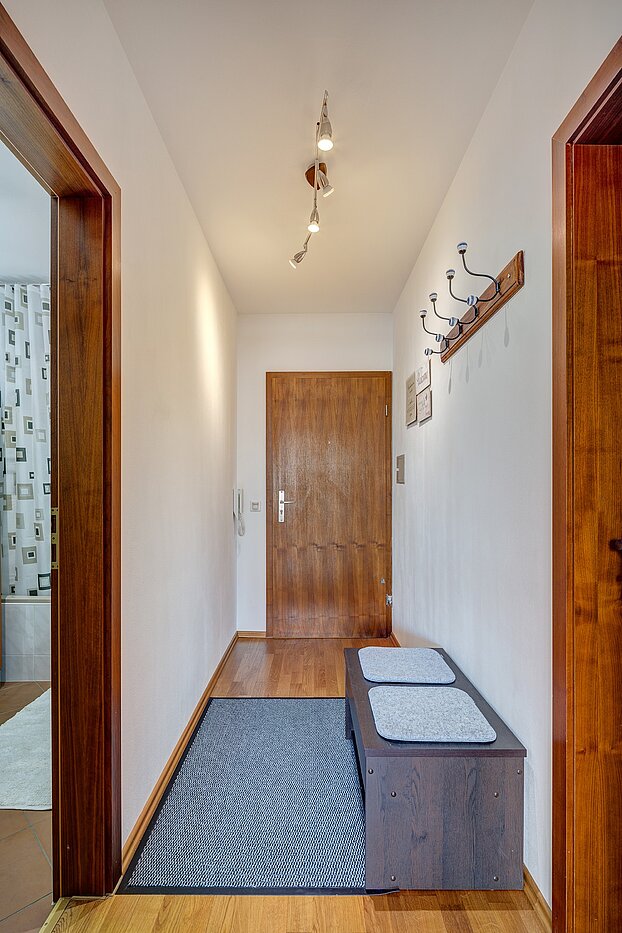 Lapos a  címen 1 Szoba | München-Bogenhausen | 70070 | Großzügiger Eingangsbereich