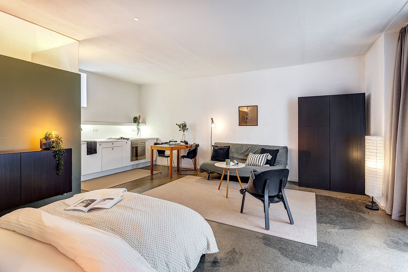 Apartament na poddaszu z 1 Pokój | München-Isarvorstadt | 2211ML7 | Blick vom Eingang in den Raum