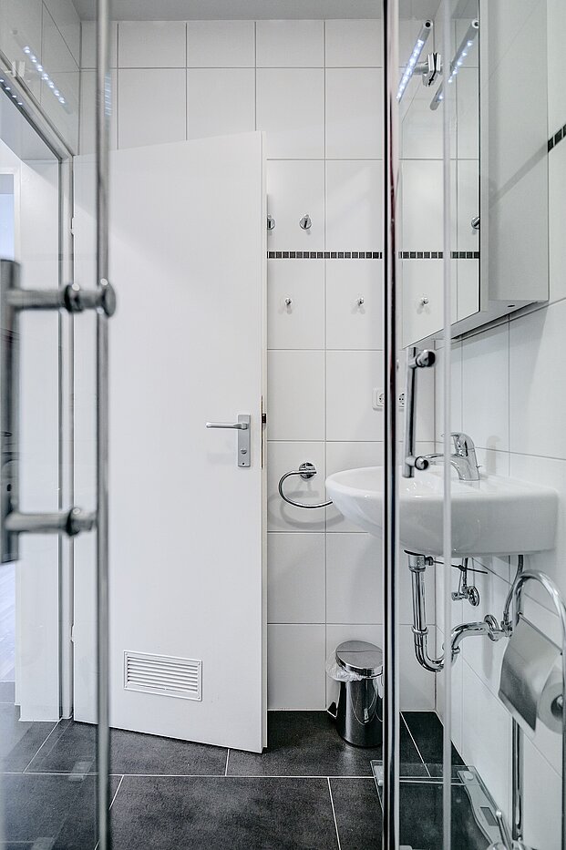 Płaski z 1 Pokój | München-Fürstenried | 2301ML5 | Hell gefliestes Bad...