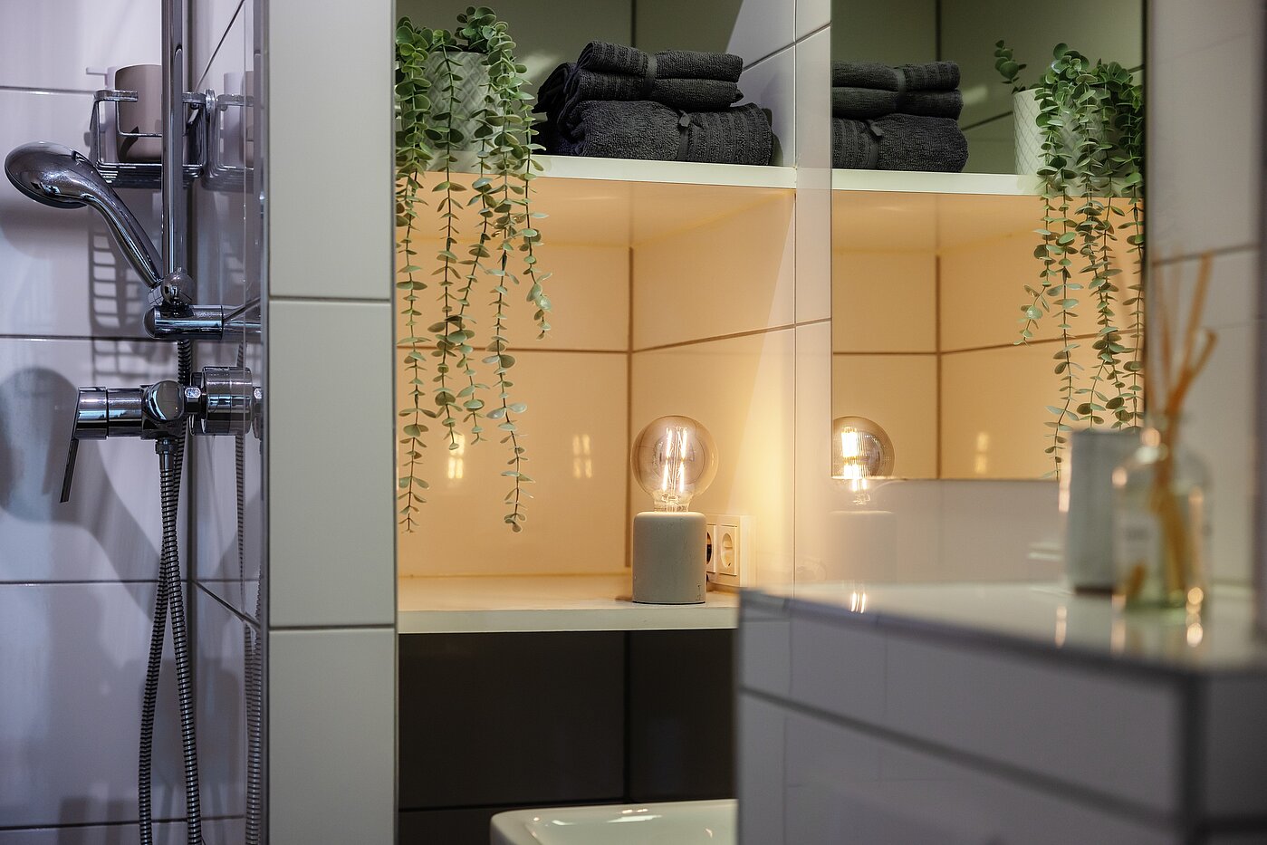 Plat cu 1 Camera | München-Maxvorstadt | 70027 | ...modernes Duschbad