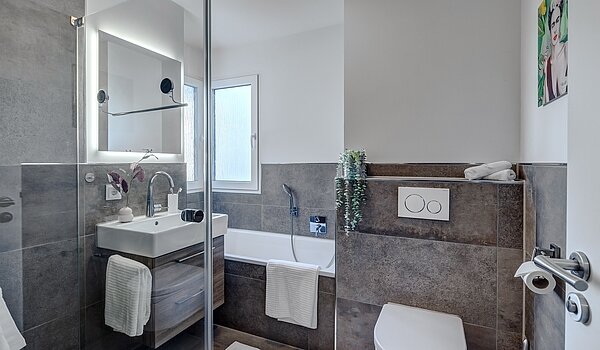 Плоский з 4 Кімнати | Ismaning | 700081 | Stilvolles Badezimmer