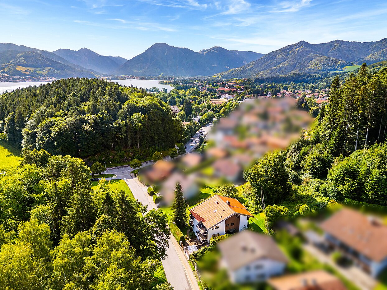 Mehrfamilienhaus s spletno stranjo . 10 Sobe | Bad Wiessee | 70212 | Luftaufnahme nach Bad Wiessee