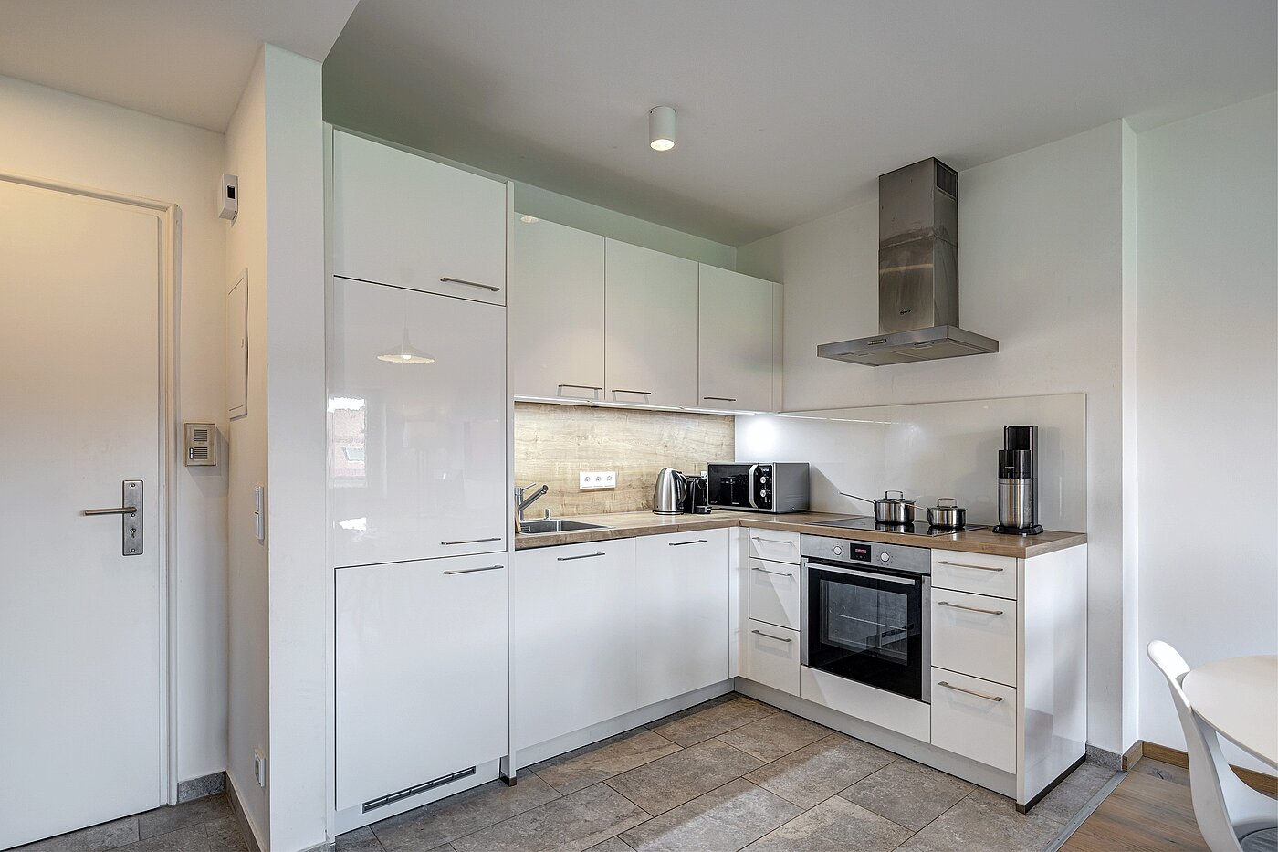 Apartment cu 1 Camera | München-Schwabing | 70198 | ...chicer Einbauküche und...