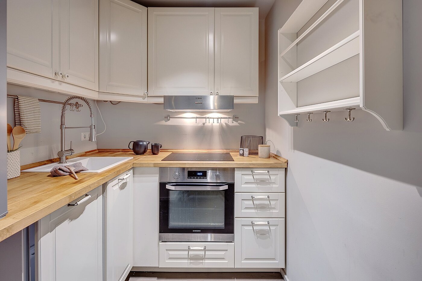 Antresola z 2 Pokoje | München-Lehel | 2012ML1 | Helle Einbauküche