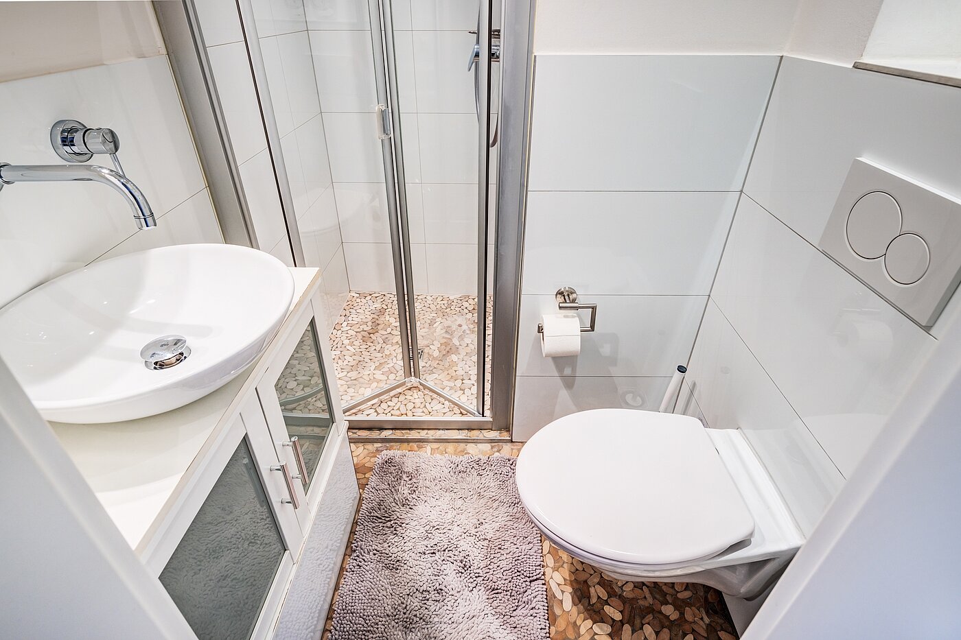 Mieszkanie na parterze z 4 Pokoje | München-Neuhausen | 70471 | Weiß gefliestes Bad...