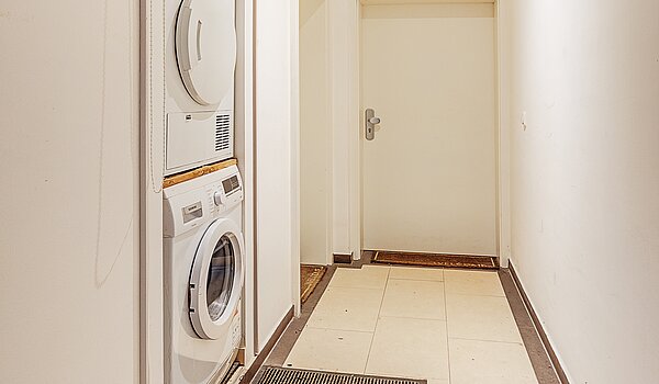 1층 평면 와 함께 4 객실 | München-Neuhausen | 70471 | Gemeinschaftsflur Blickrichtung Eingang
