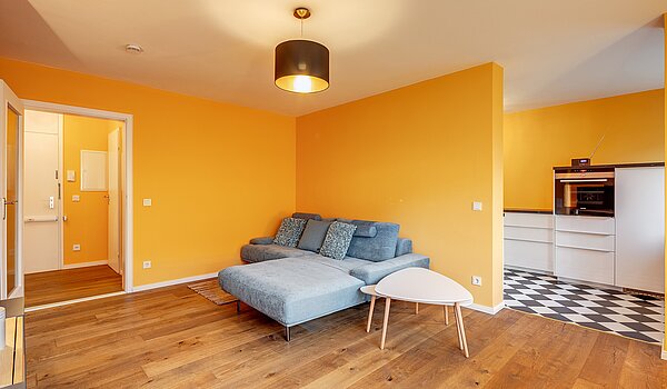 Ravna stran s spletno stranjo . 2 Sobe | München-Bogenhausen | 70287 | ...gemütlicher Couchecke