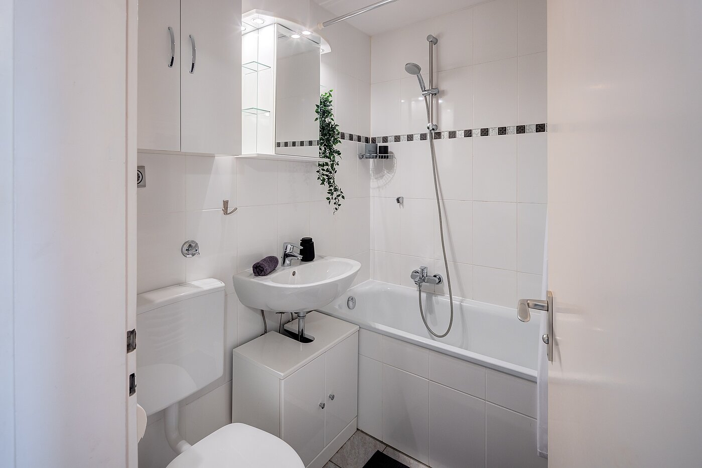 Apartment a  címen 1 Szoba | München-Forstenried | 70190 | ...mit Badewanne